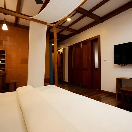 Little Chembaka Guest House Kumarakom Exterior photo